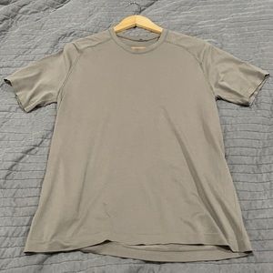 Lululemon Metal Vent 2.0 shirt carbon dust (M)